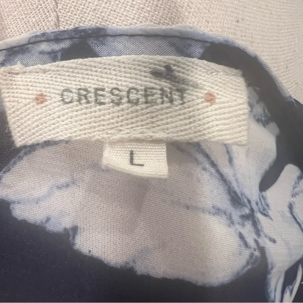 Crescent Sheer Floral Navy Top Scalloped Edge Flowy. Office Career Size: Large - Picture 7 of 10